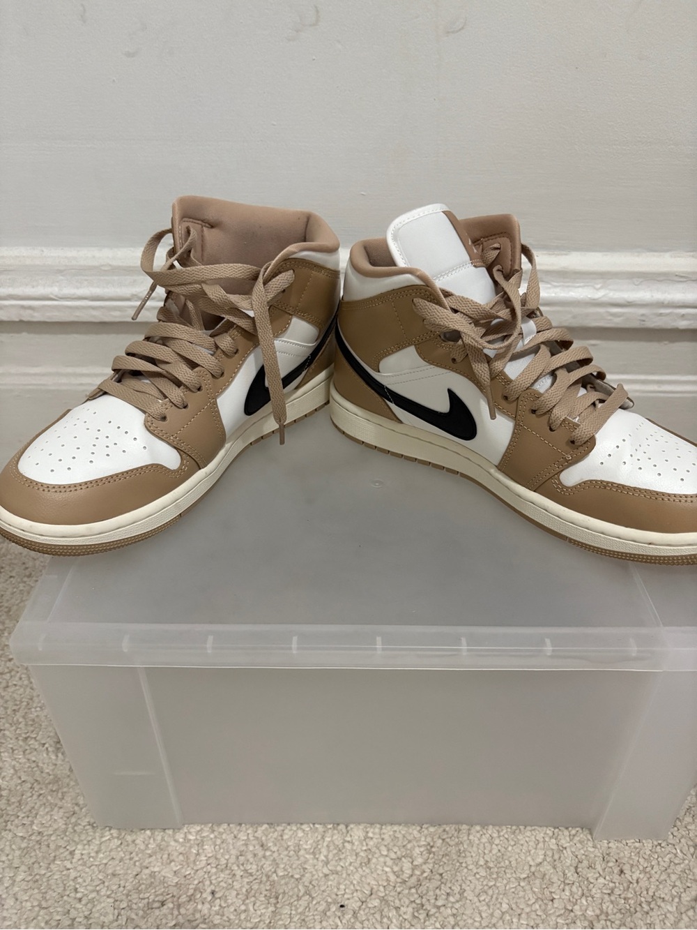 Nike Women’s Air Jordan 1 Mid ‘Desert’ Size 9.5 - Picture 4 of 7